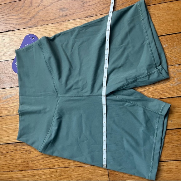 Kamo Fitness Women's green bike shorts - Picture 6 of 6